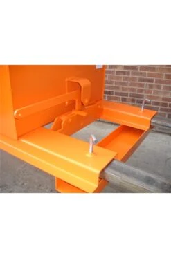 600kg Low Level Forklift Tipping Skip -Router Shop 600kg low level forklift tipping skip 2